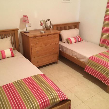 Excellent 2 Bed Apartment Μανδριά Εξωτερικό φωτογραφία