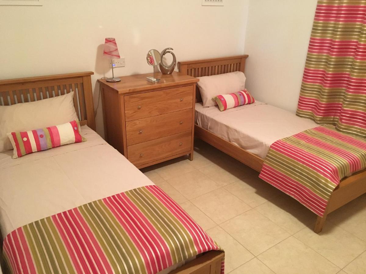 Excellent 2 Bed Apartment Μανδριά Εξωτερικό φωτογραφία